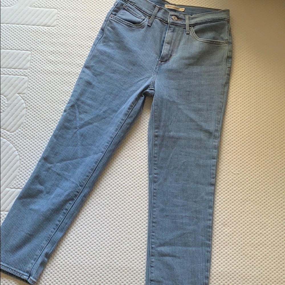 NWOT LEVI HIGH RISE STRAIGHT JEANS - Picture 5 of 5
